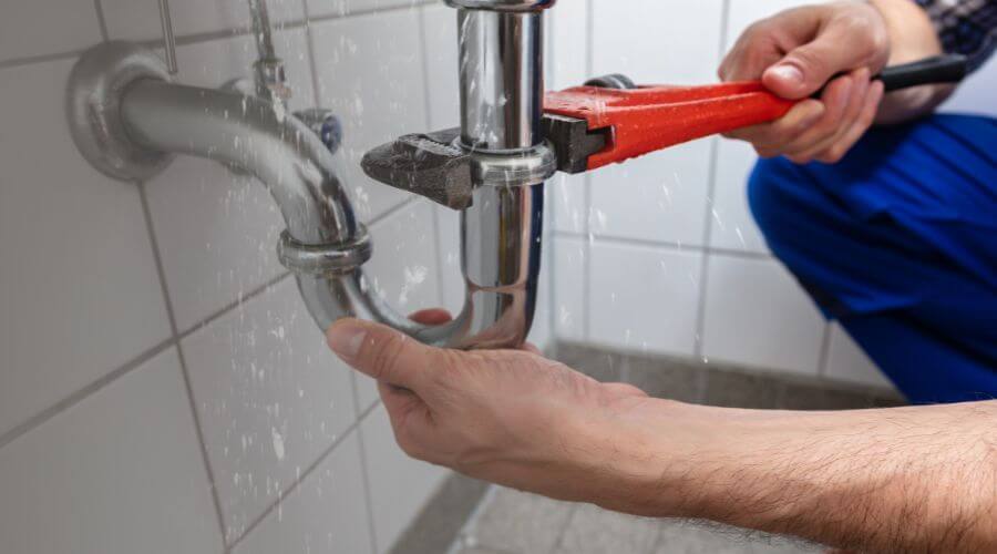 Expert burst pipe repair services in Edgar Springs, MO
